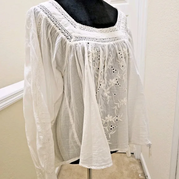 Elegant White Lace Trim Blouse-NWT- Size Medium - Picture 15 of 15